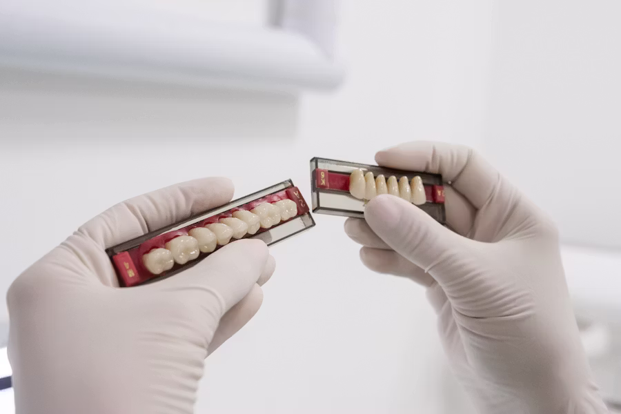 Cura dell'impianto dentale — Studio Odontoiatrico Mengoni