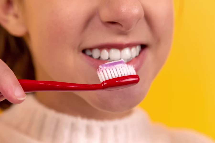 Pulizia professionale dei denti in studio — Studio Odontoiatrico Mengoni